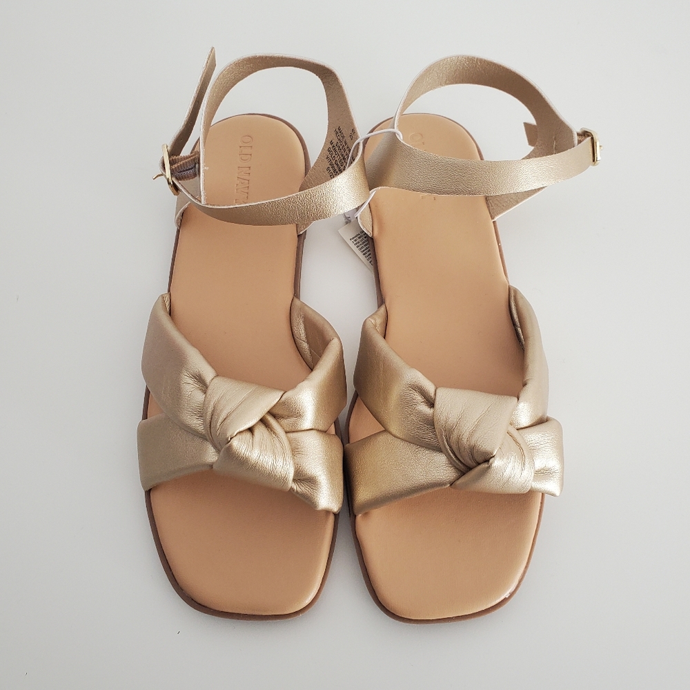 🆕️Kids Gold Sandals Size 4